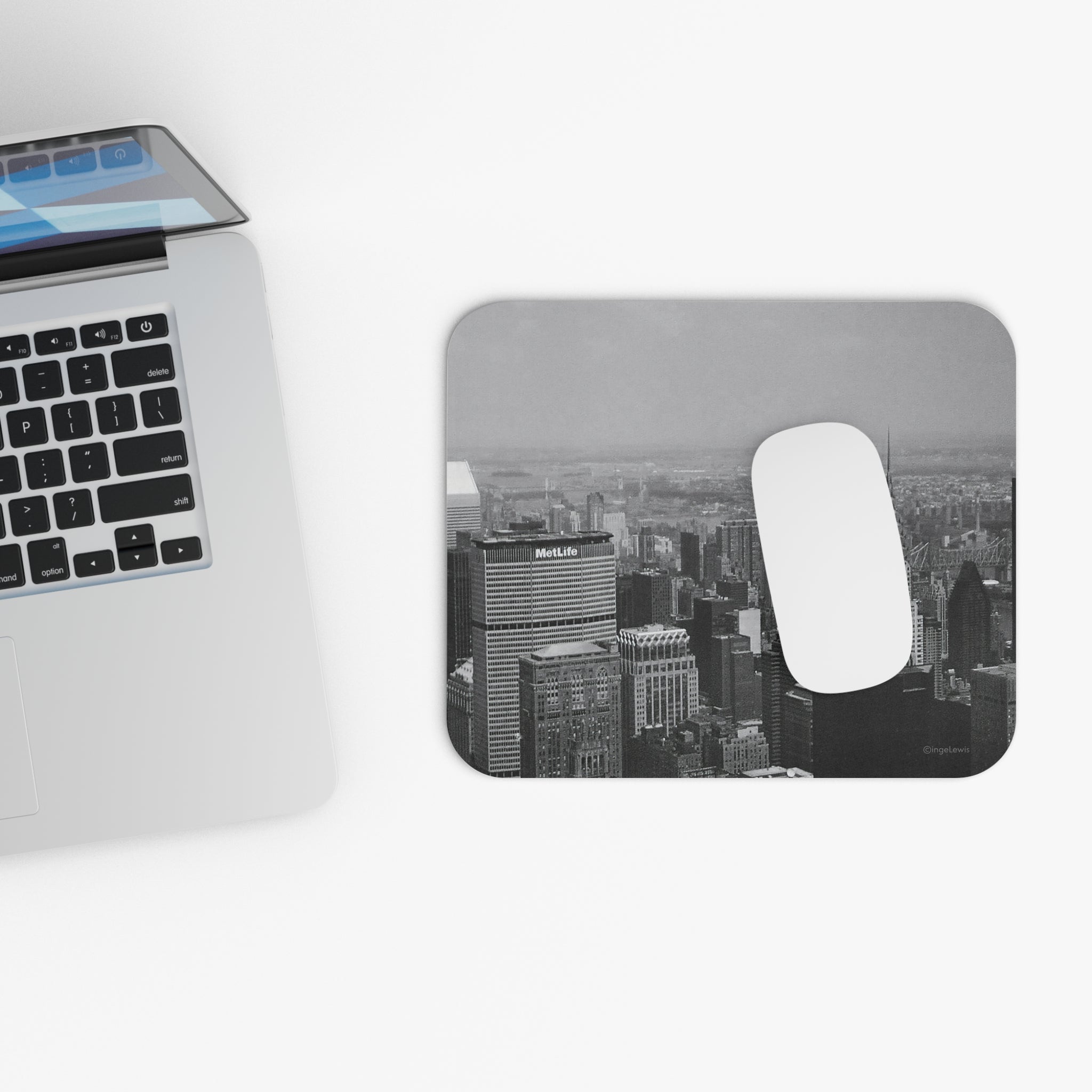 New York Manhattan Black and White Skyline Mouse Pad (Rectangle)